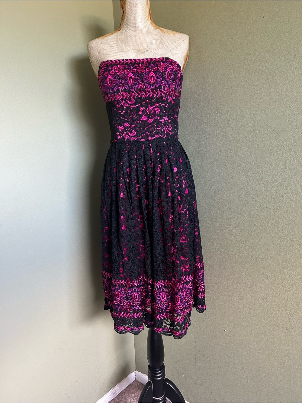 NWOT Betsey Johnson Black & Fuchsia Strapless Lace Midi Dress Sz 2